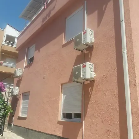 Triple Gradac 16006f 2* Gradac (Split-Dalmatia)